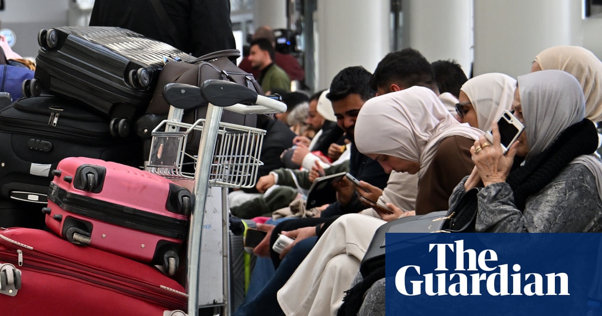 Gulf Airspace Closure: Thousands of Travelers Stranded in Dubai & Abu Dhabi